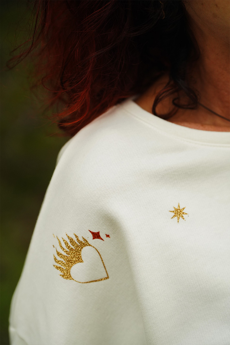 sweat-shirt-blanc-femme-motif-coeur-magnetic